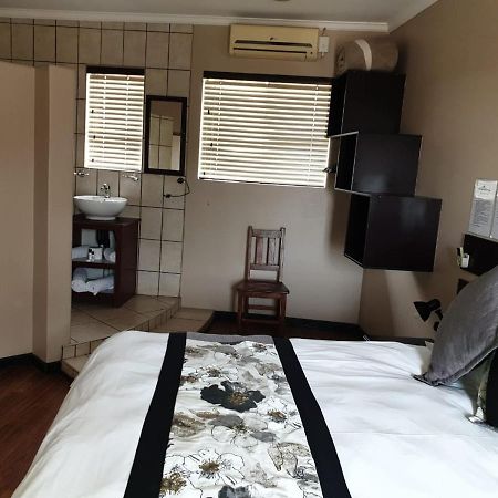 Tsessebe Guesthouse Bloemfontein Extérieur photo