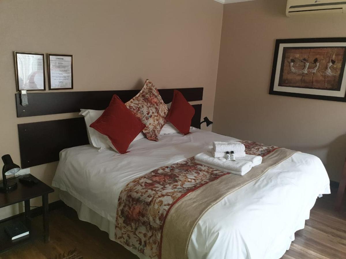 Tsessebe Guesthouse Bloemfontein Extérieur photo