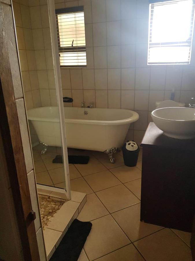 Tsessebe Guesthouse Bloemfontein Extérieur photo