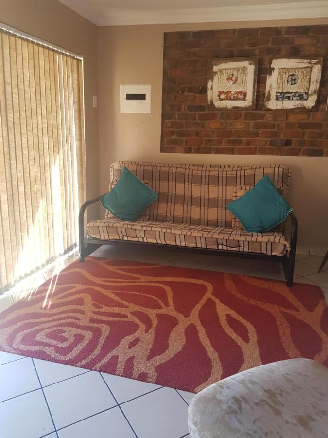 Tsessebe Guesthouse Bloemfontein Extérieur photo