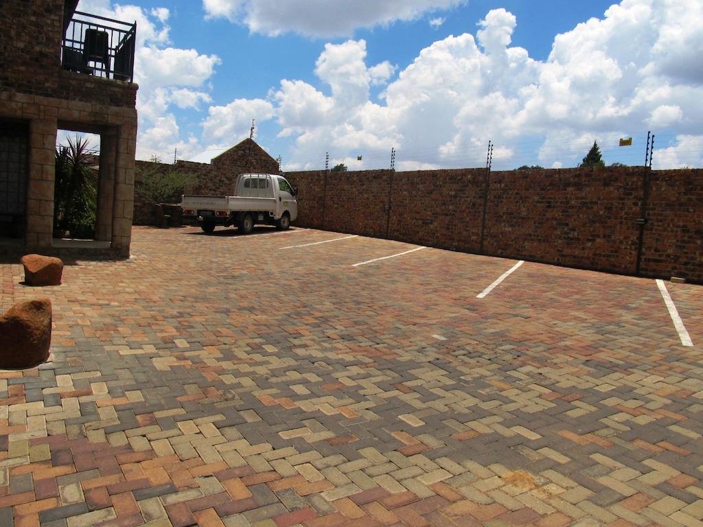 Tsessebe Guesthouse Bloemfontein Extérieur photo