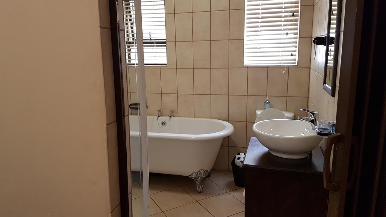Tsessebe Guesthouse Bloemfontein Extérieur photo