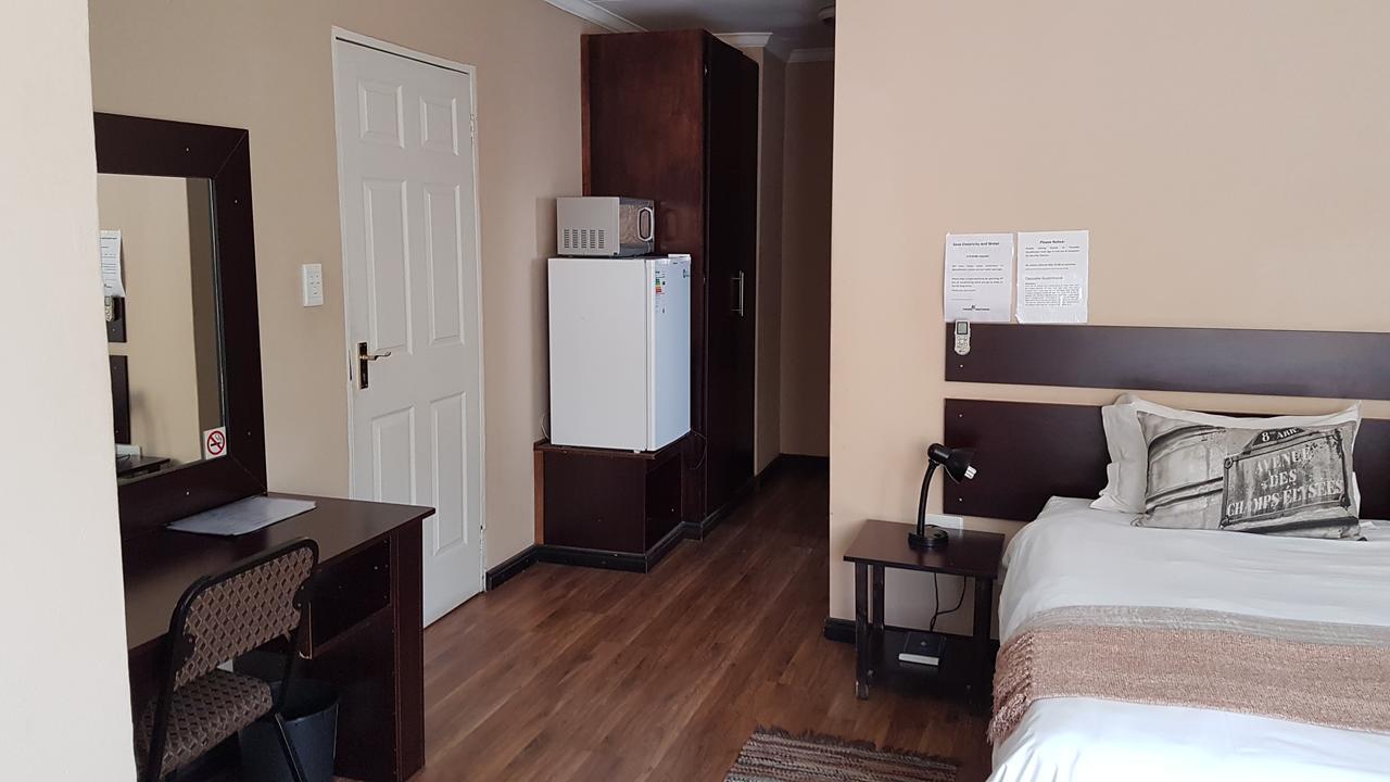 Tsessebe Guesthouse Bloemfontein Extérieur photo