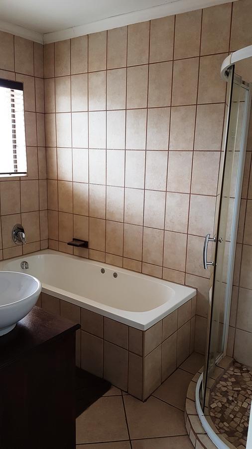 Tsessebe Guesthouse Bloemfontein Extérieur photo